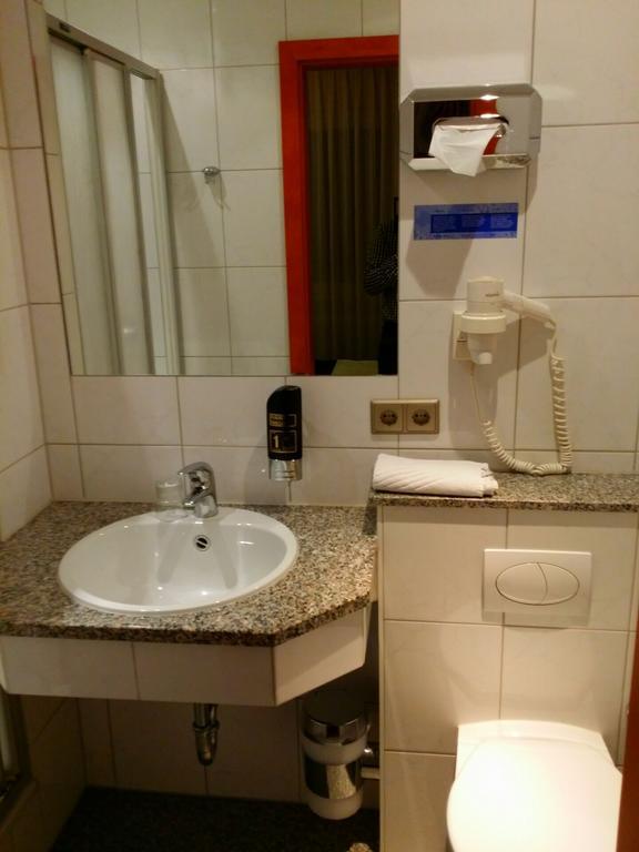 Abant Hotel Frankfurt โอเบิร์ทสเฮาเซน ภายนอก รูปภาพ